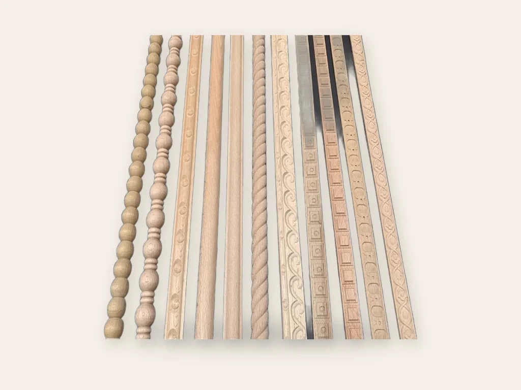 Baguettes moulurées en bois sculpté