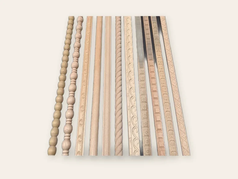 Baguettes moulurées en bois sculpté